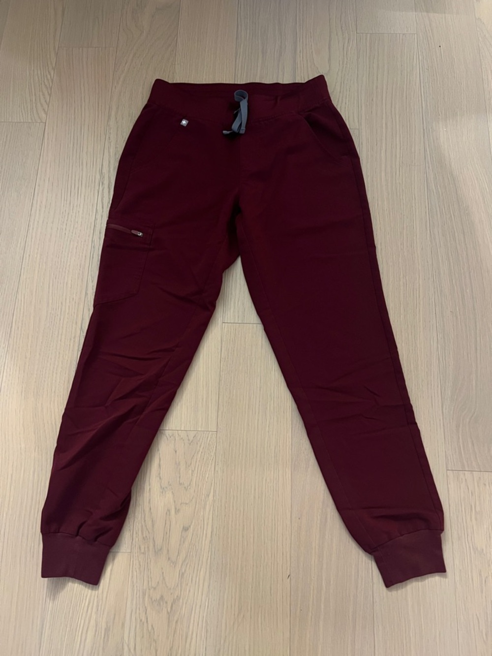 FIGS scrubs women’s size small Zamora joggers maroon/burgundy